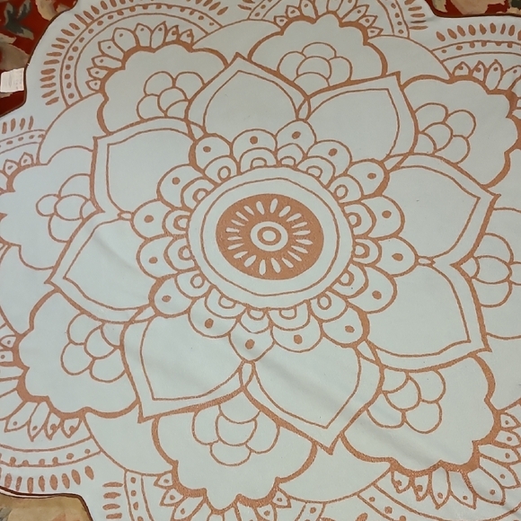 Mandala Pattern Round Beach Towel - Picture 4 of 5